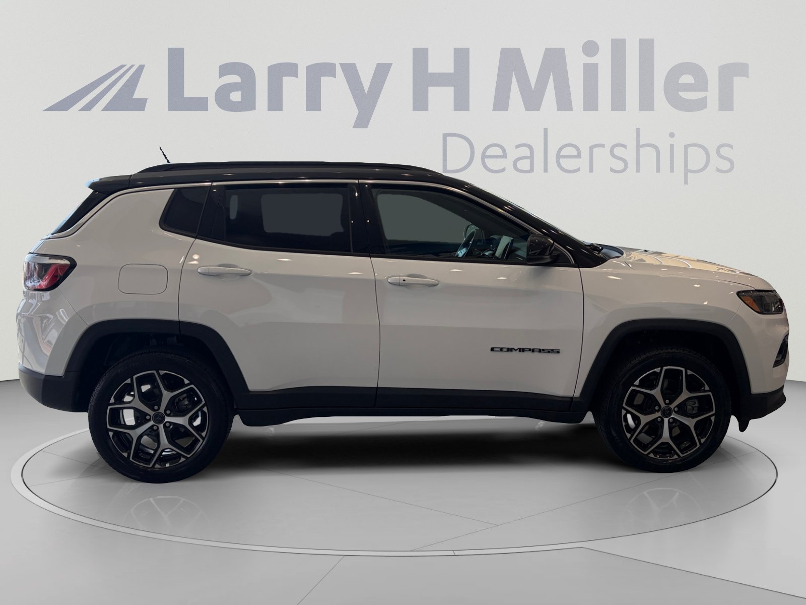 Used 2025 Jeep Compass Limited AWD/4WD image 6