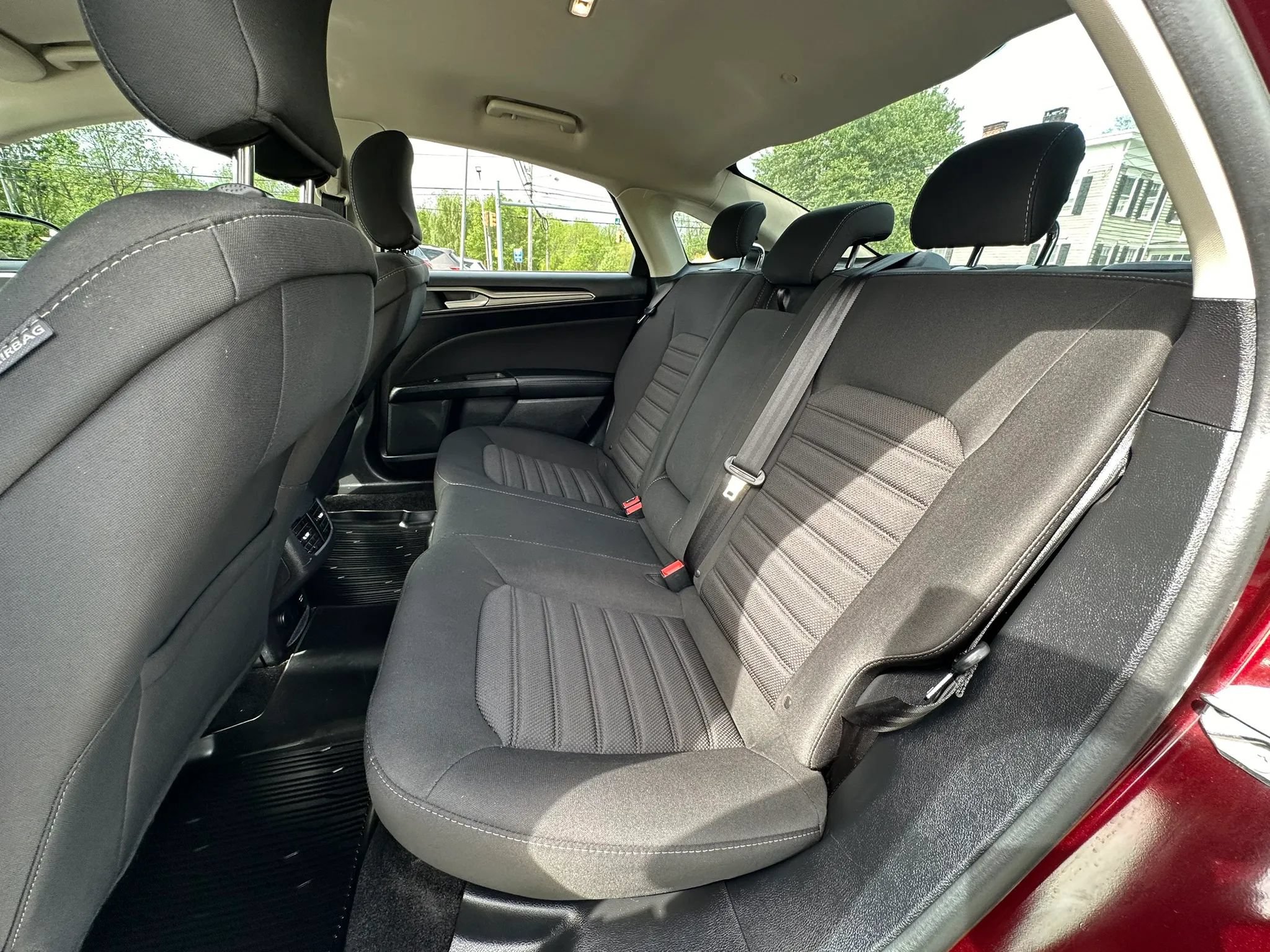 Used 2018 Ford Fusion SE FWD image 16