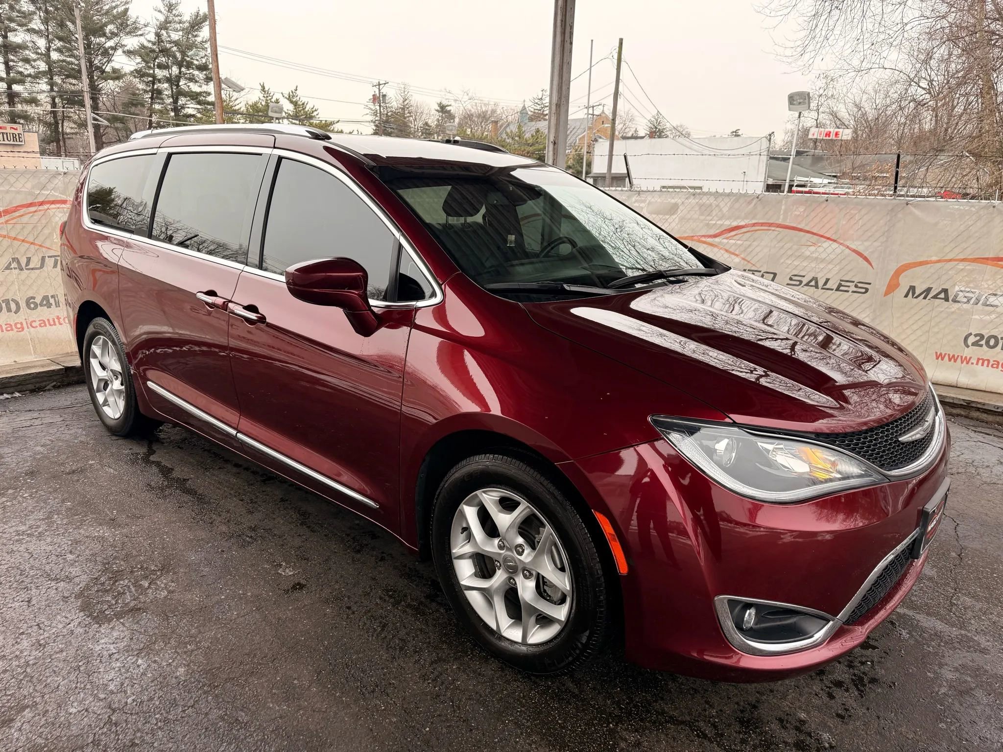 Used 2020 Chrysler Pacifica Touring-L image 7