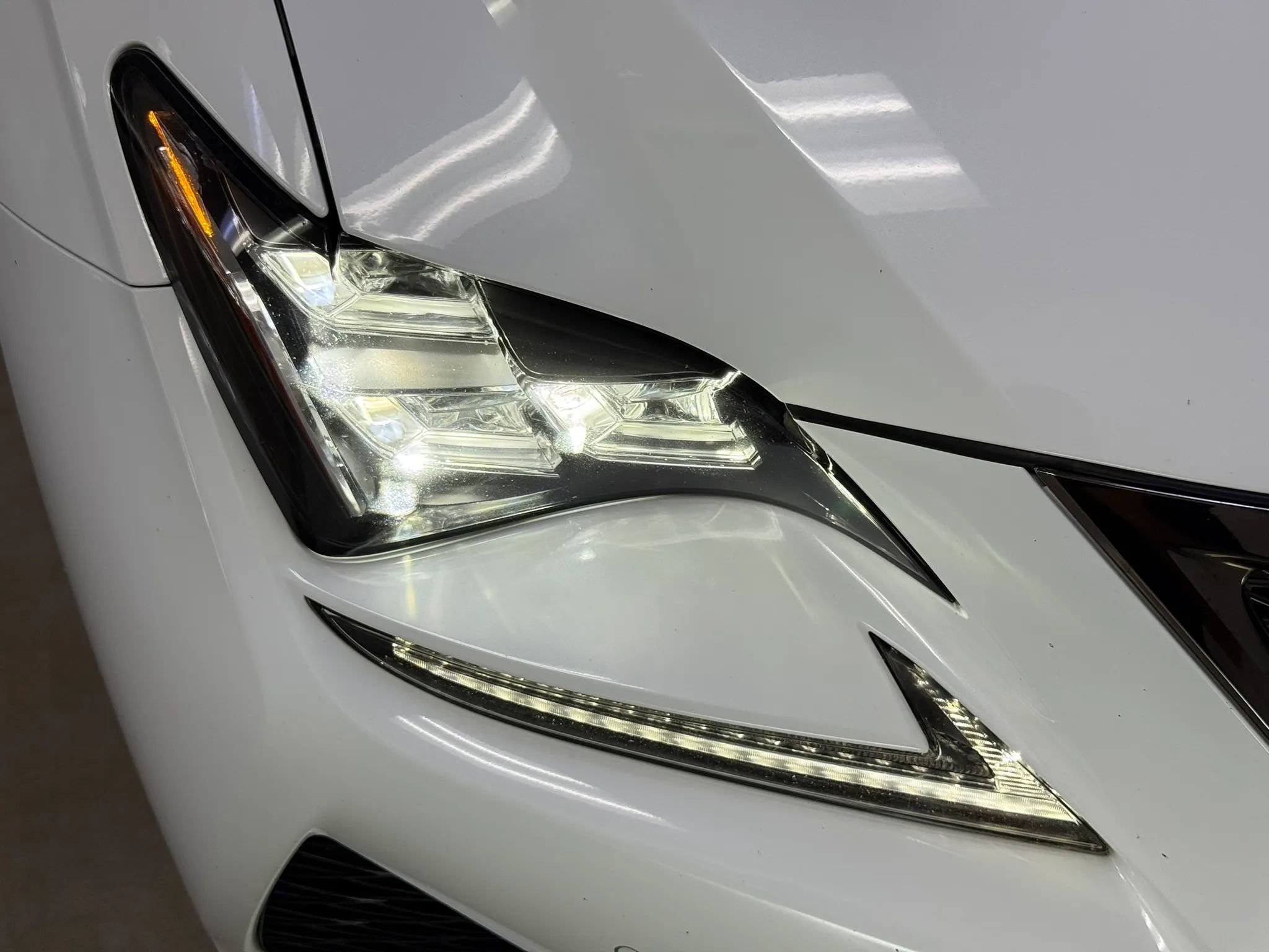 Used 2015 Lexus RC F w/ Performance Package RWD image 33