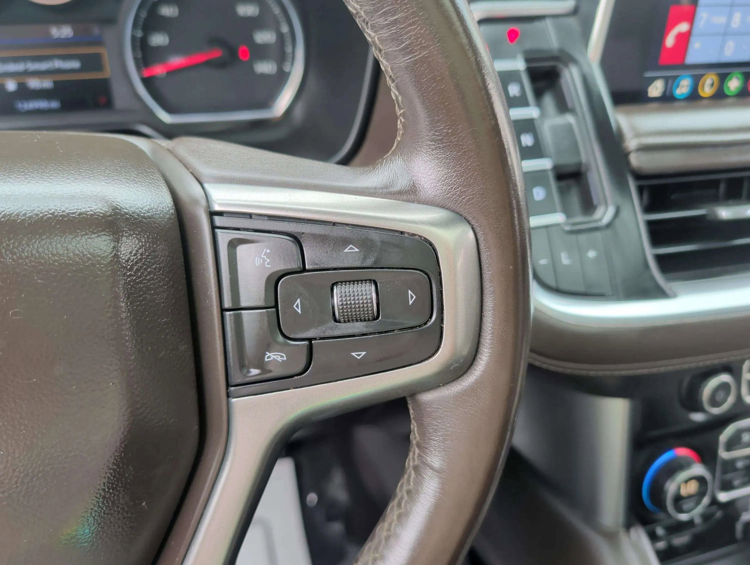 Used 2021 Chevrolet Suburban LT RWD image 22