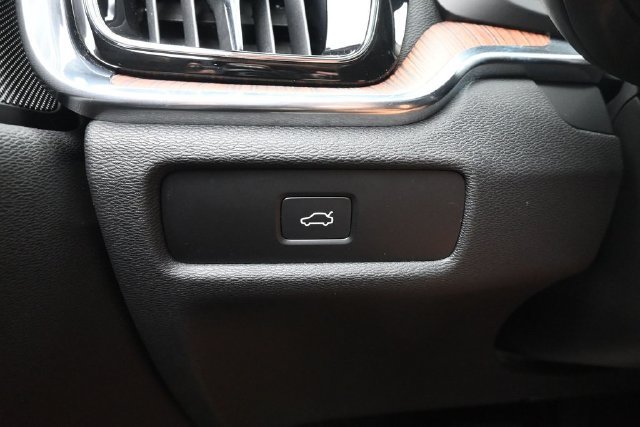 Used 2025 Volvo V60 B5 Cross Country Plus AWD/4WD image 27