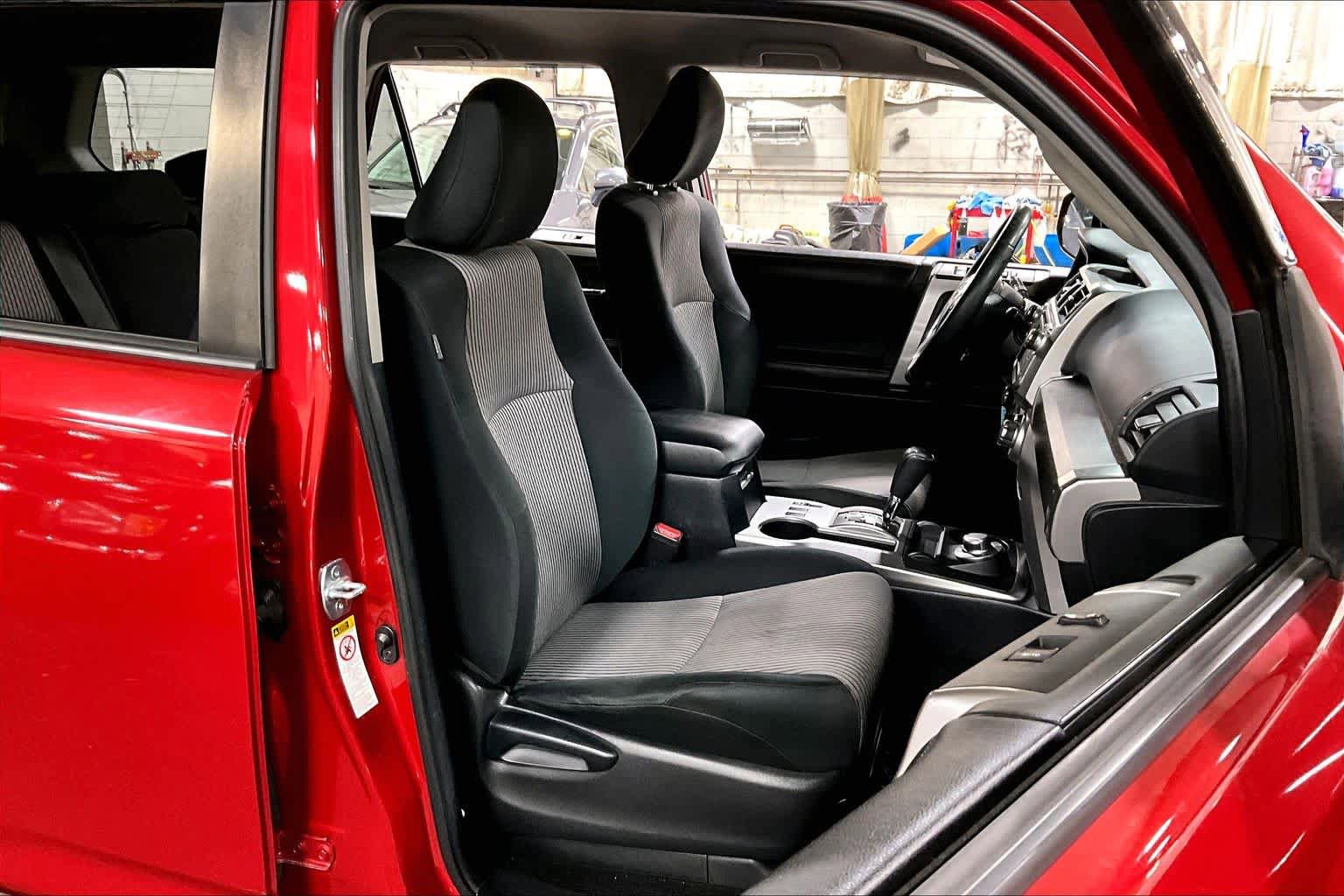 Used 2017 Toyota 4Runner SR5 AWD/4WD image 9