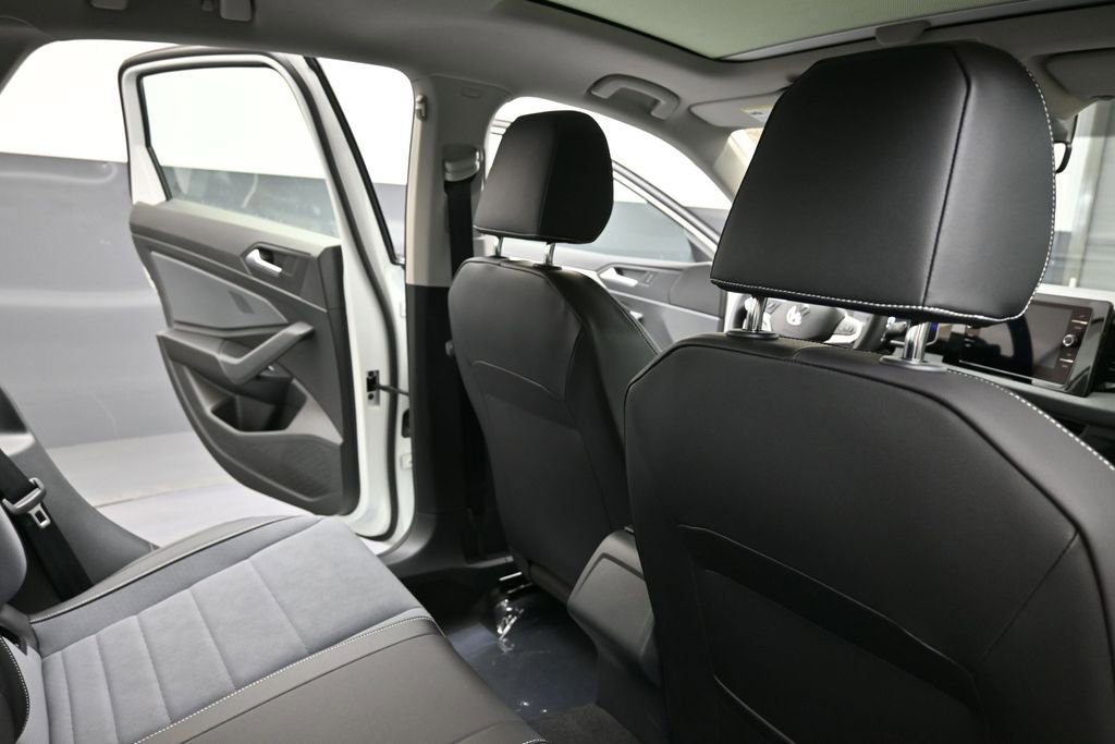 New 2026 Volkswagen Jetta SE FWD image 15