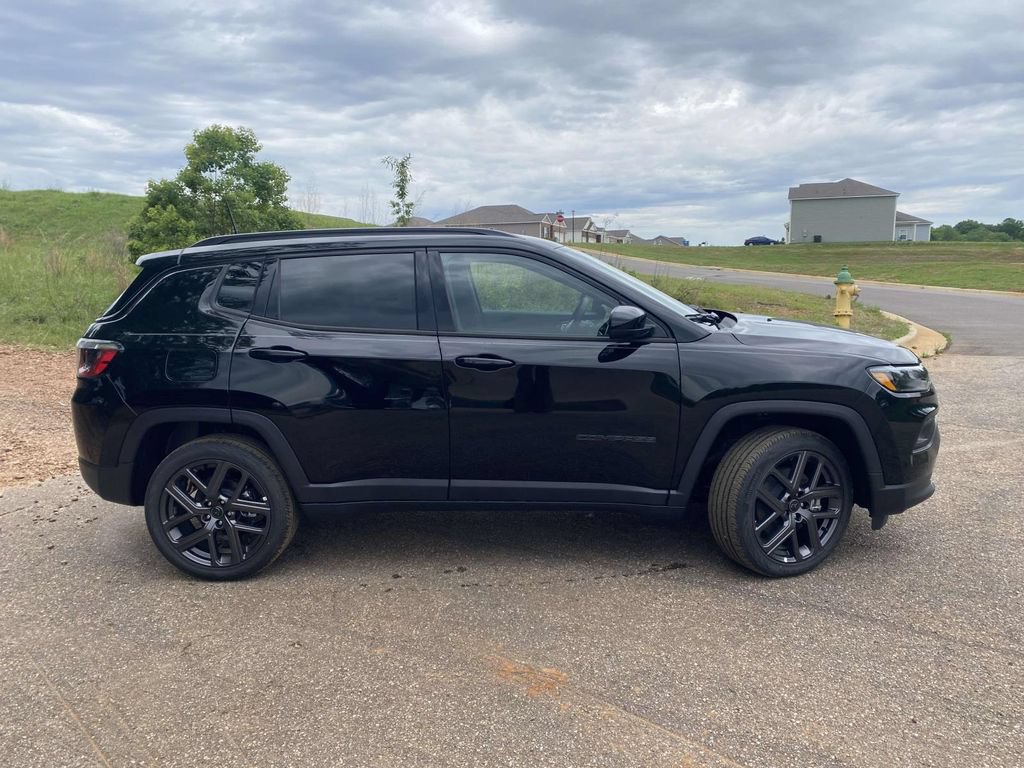 New 2026 Jeep Compass Latitude AWD/4WD image 37