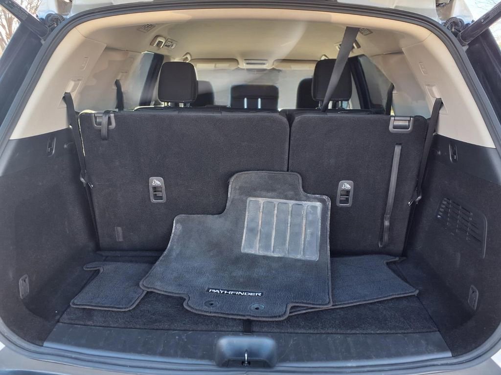 Certified 2025 Nissan Pathfinder SV image 28