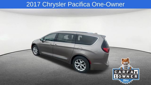 Used 2017 Chrysler Pacifica Touring-L Plus w/ Tire & Wheel Group image 7