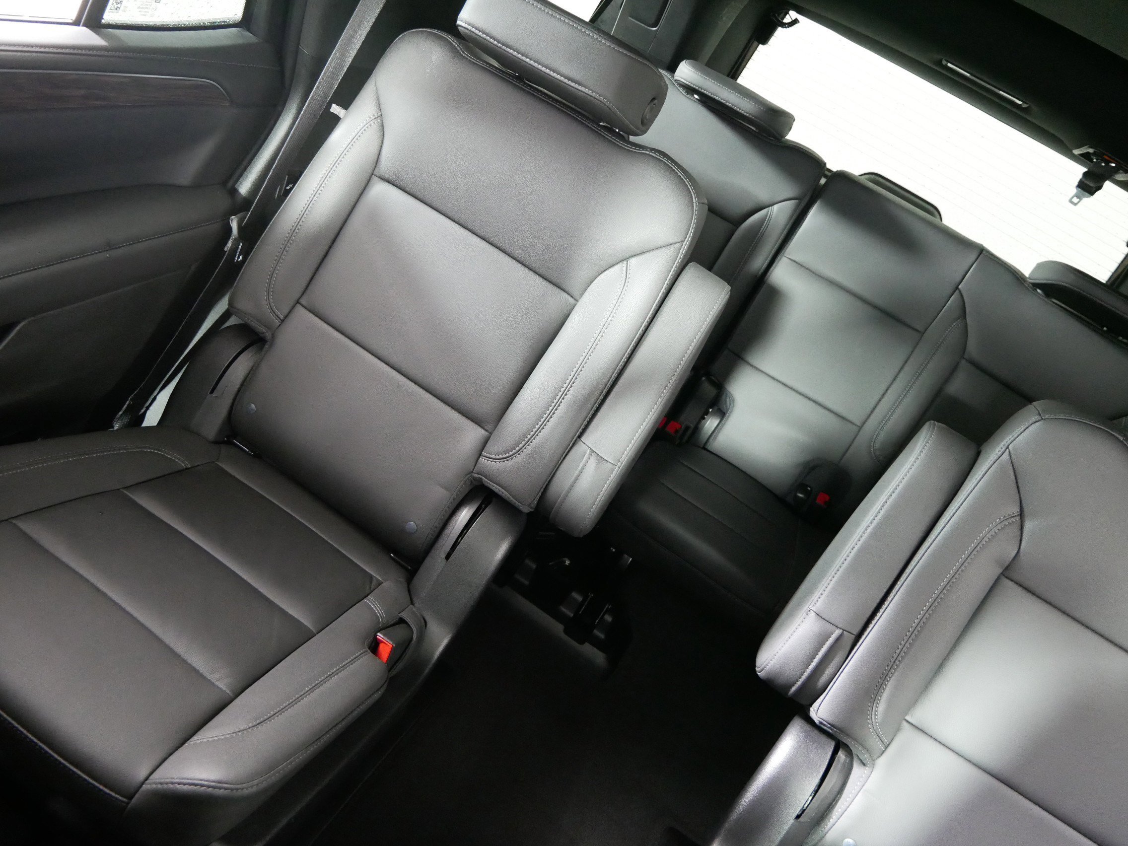Used 2023 Chevrolet Tahoe Z71 w/ Luxury Package AWD/4WD image 12