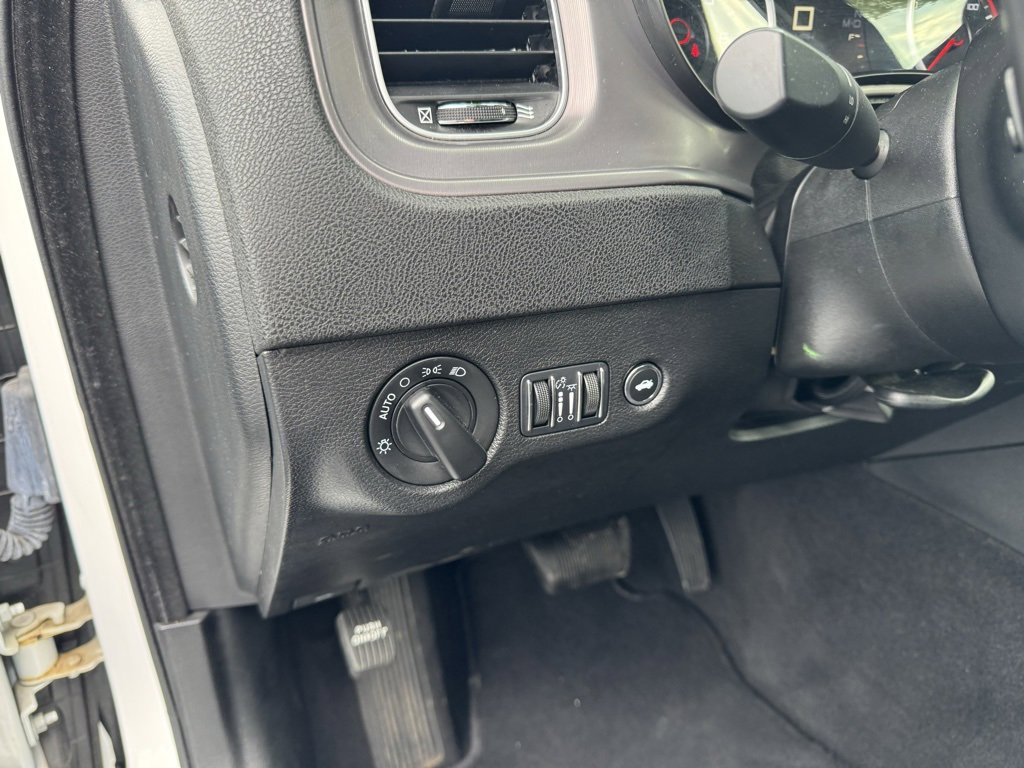 Used 2023 Dodge Charger SXT image 4