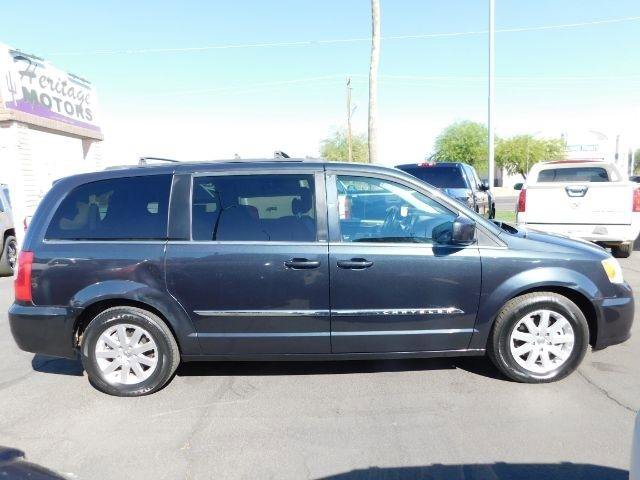Used 2014 Chrysler Town & Country Touring FWD image 8
