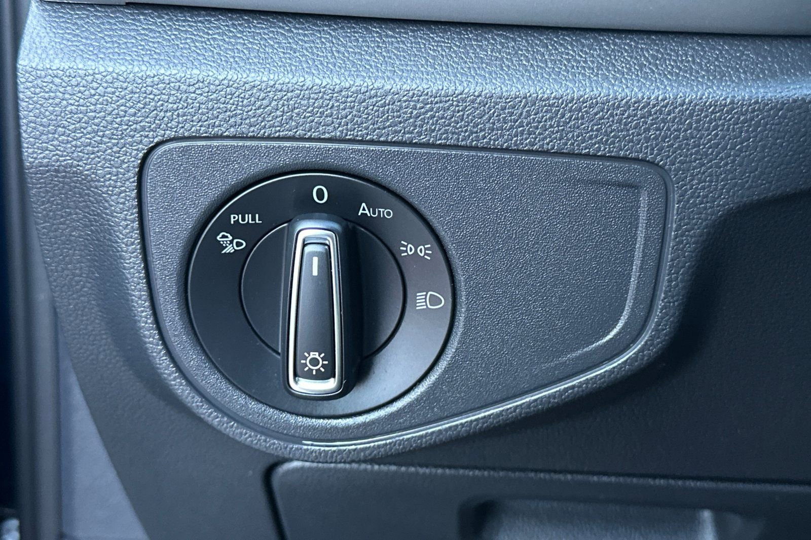 Used 2023 Volkswagen Atlas SE image 29