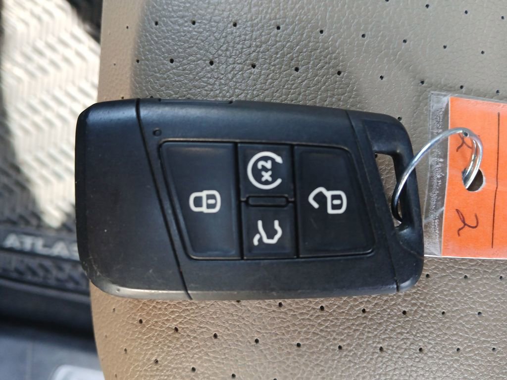 Used 2023 Volkswagen Atlas Cross Sport SE image 28