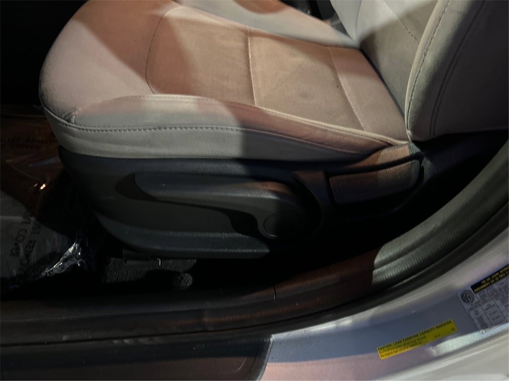 Used 2017 Hyundai Elantra SE image 18