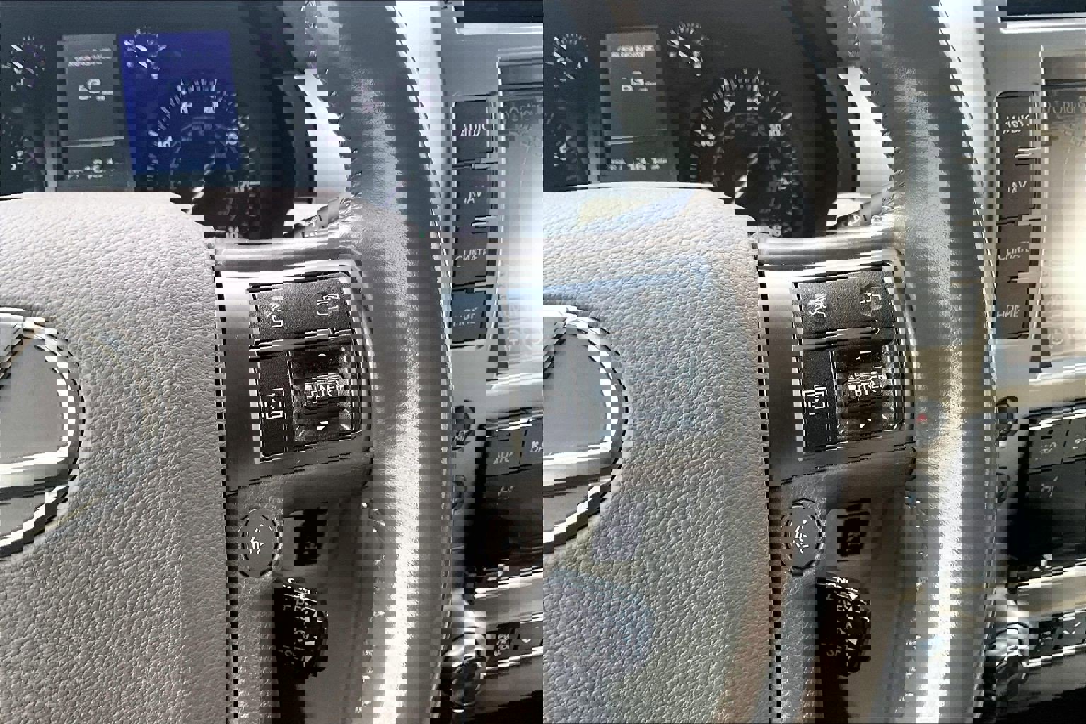 Used 2019 Lexus GX 460 Premium w/ Premium Package image 25