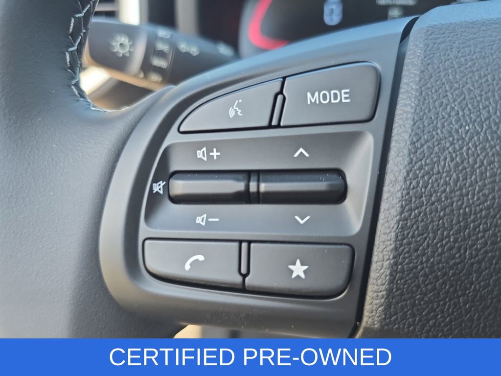 Used 2025 Hyundai Venue SEL FWD image 17