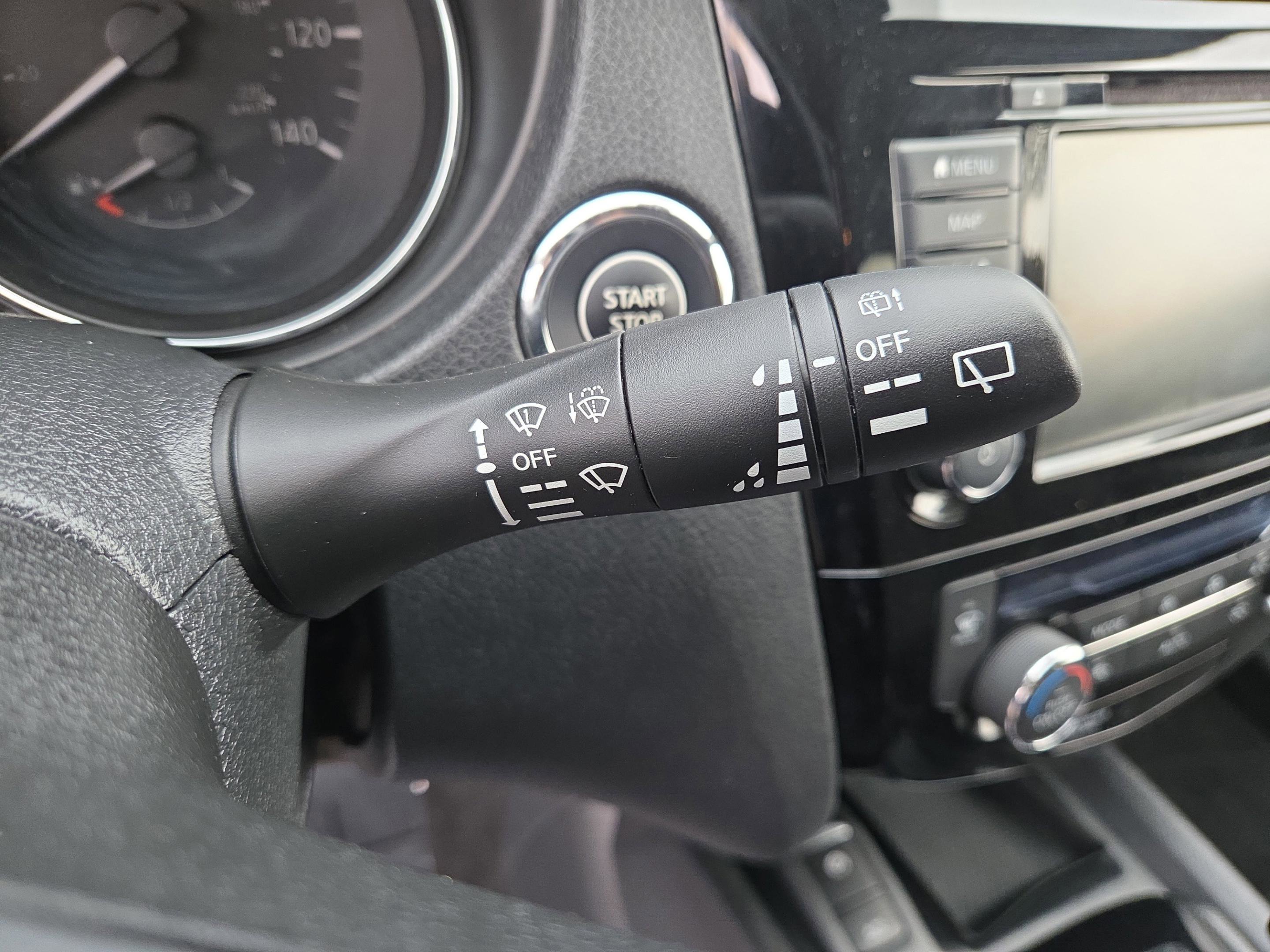 Used 2020 Nissan Rogue SV w/ Premium Package image 15