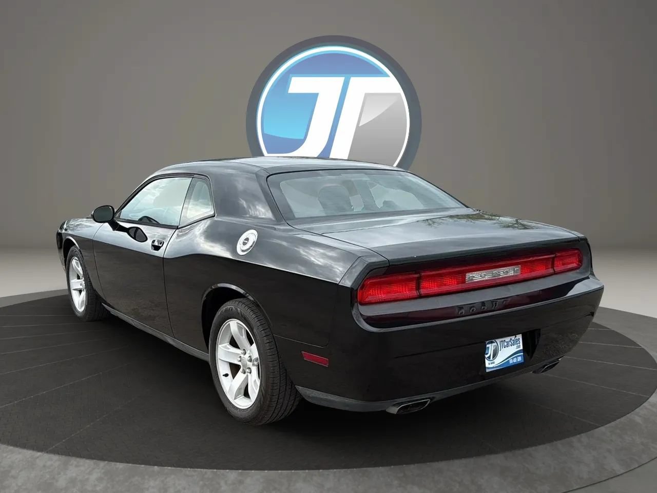 Used 2014 Dodge Challenger SXT RWD image 10