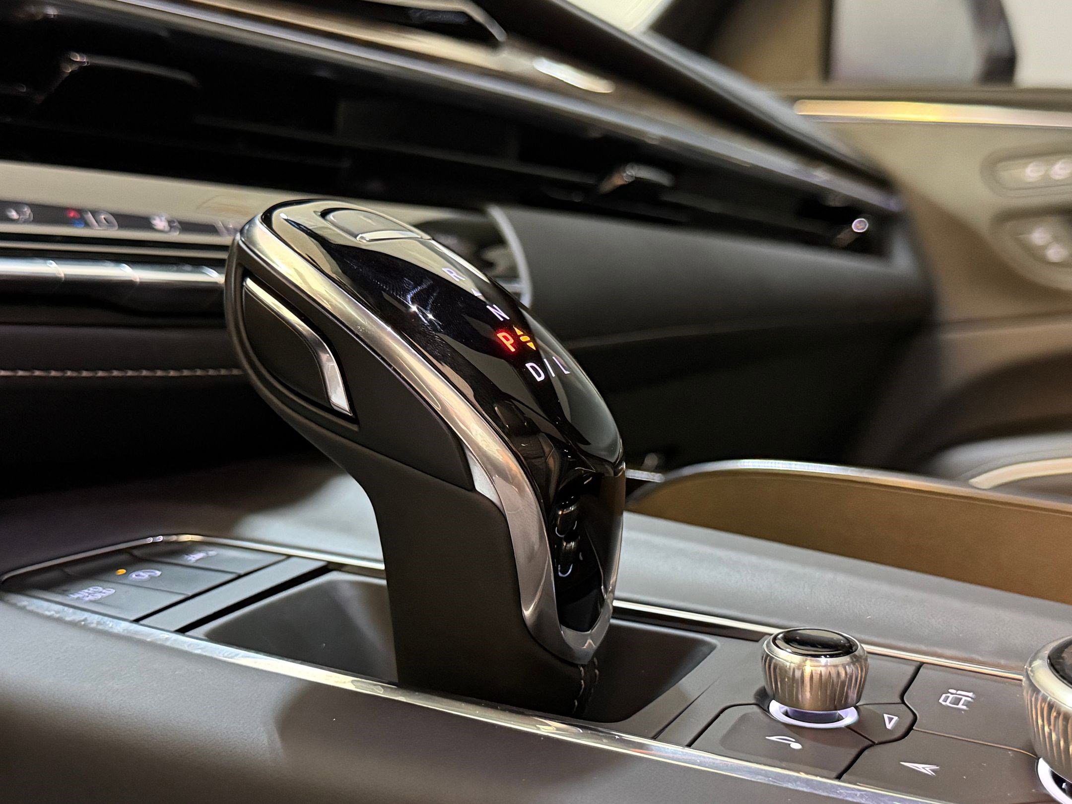 Certified 2024 Cadillac Escalade Sport Platinum w/ LPO, ONYX Package image 37