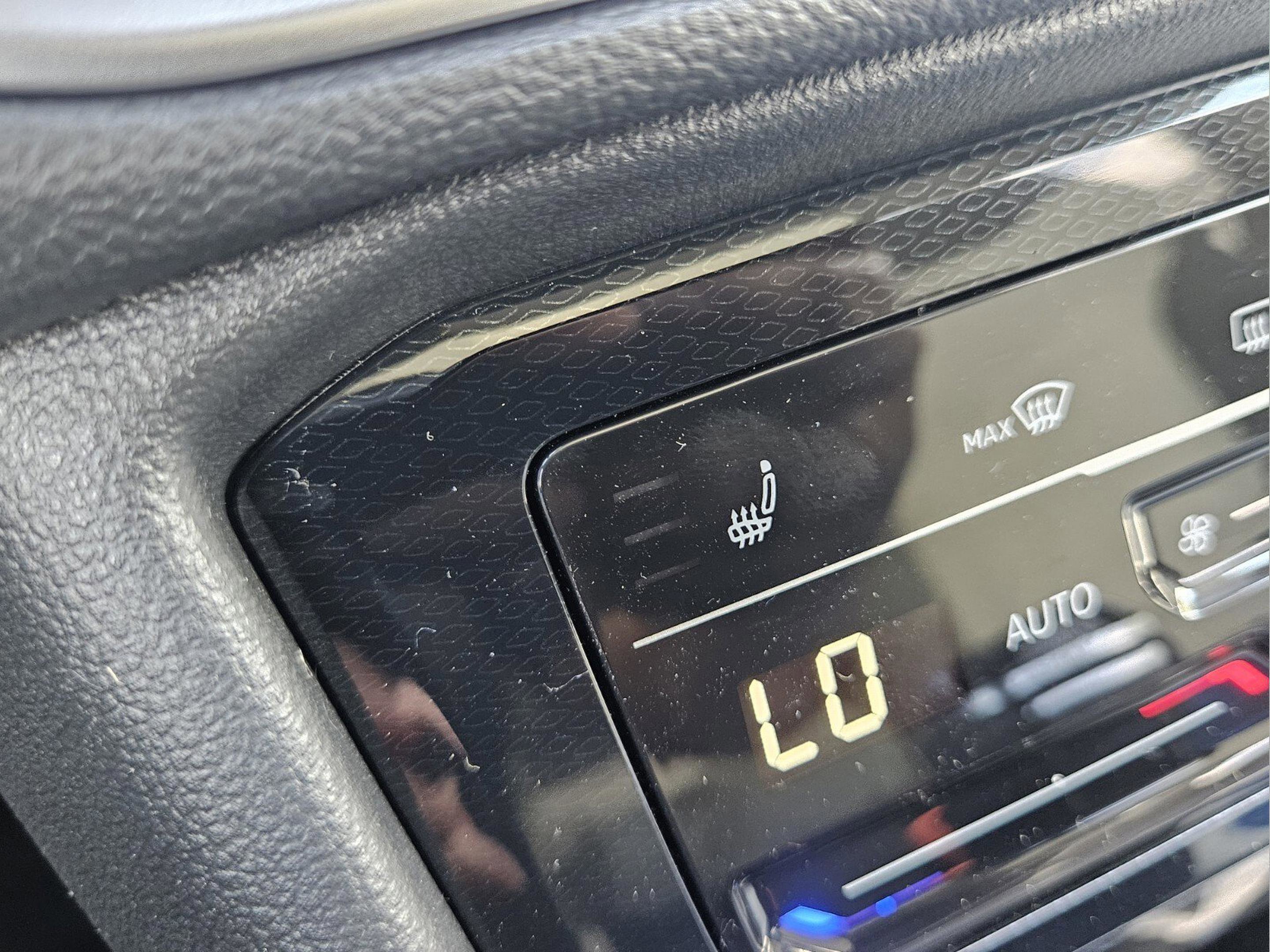 New 2025 Volkswagen Taos SE image 26