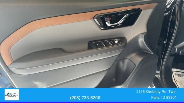 Used 2025 Subaru Forester Sport image 13