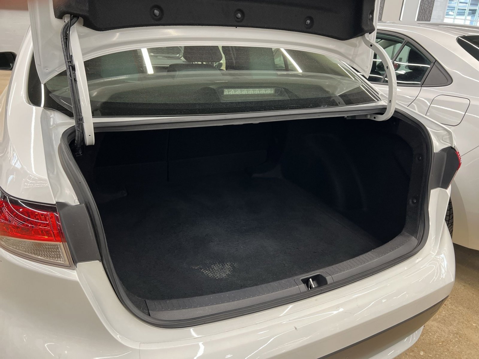 Used 2021 Toyota Corolla LE image 20