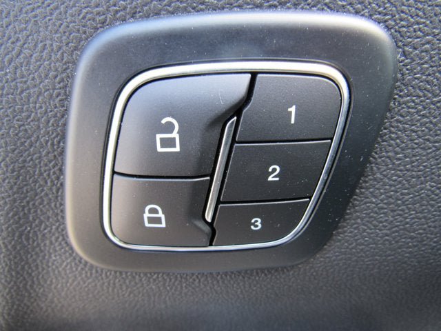 Used 2025 Ford Escape Platinum w/ Premium Technology Package AWD/4WD image 9