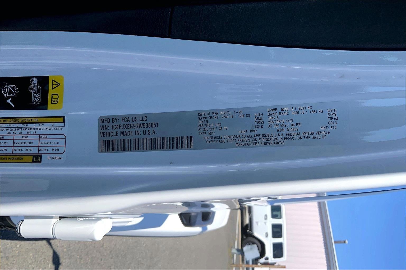 Certified 2025 Jeep Wrangler Sahara w/ Safety Group AWD/4WD image 32