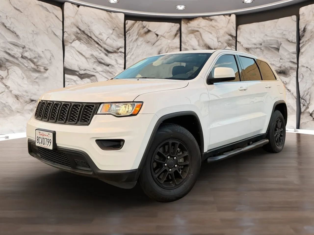 Used 2018 Jeep Grand Cherokee Laredo RWD image 1
