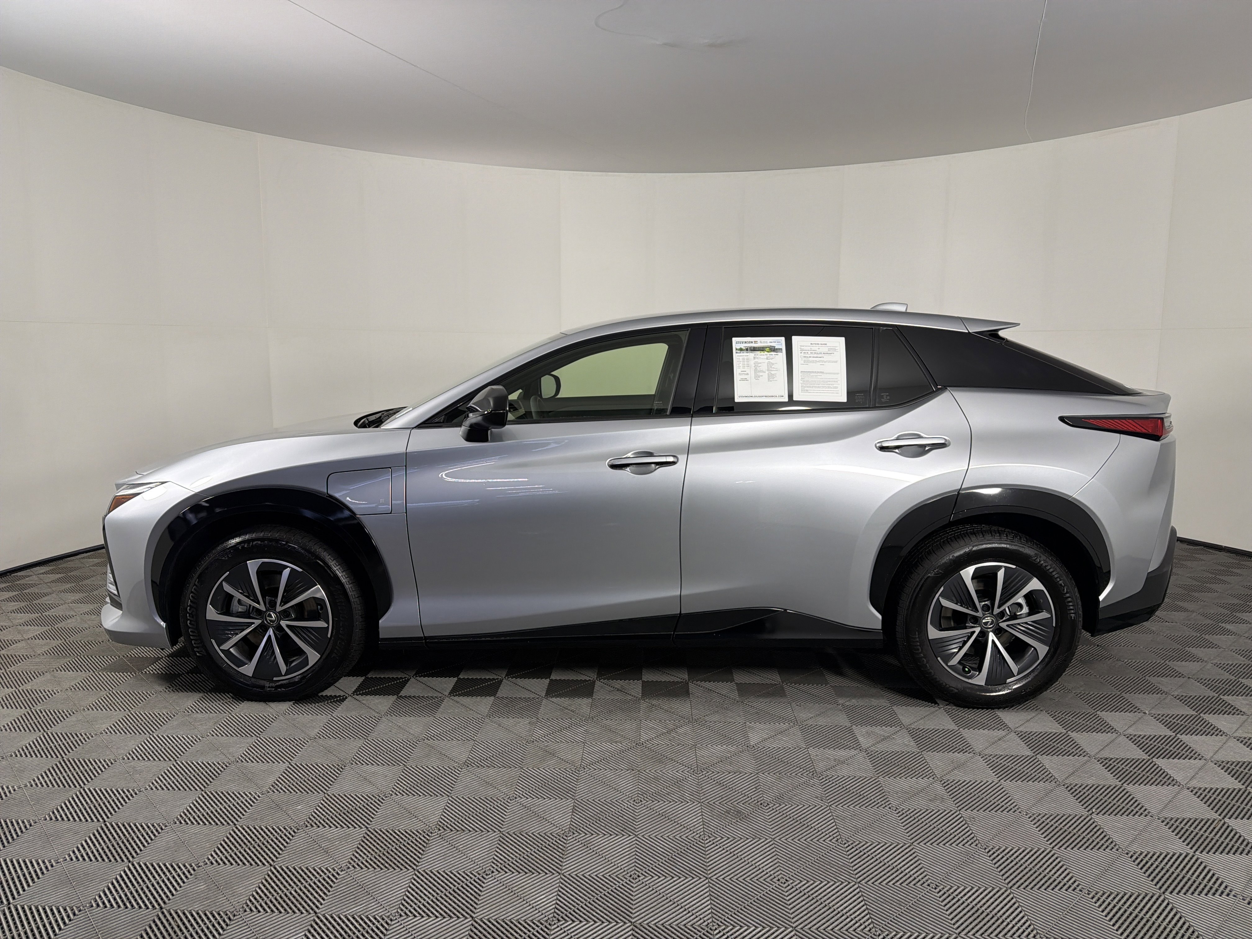 Used 2025 Lexus RZ 450e w/ Accessory Package (2T) AWD/4WD image 4