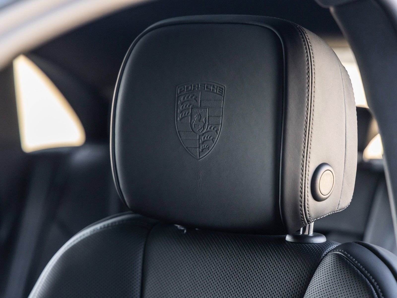 Certified 2025 Porsche Macan S image 27