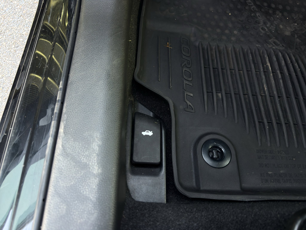 Used 2022 Toyota Corolla LE FWD image 24