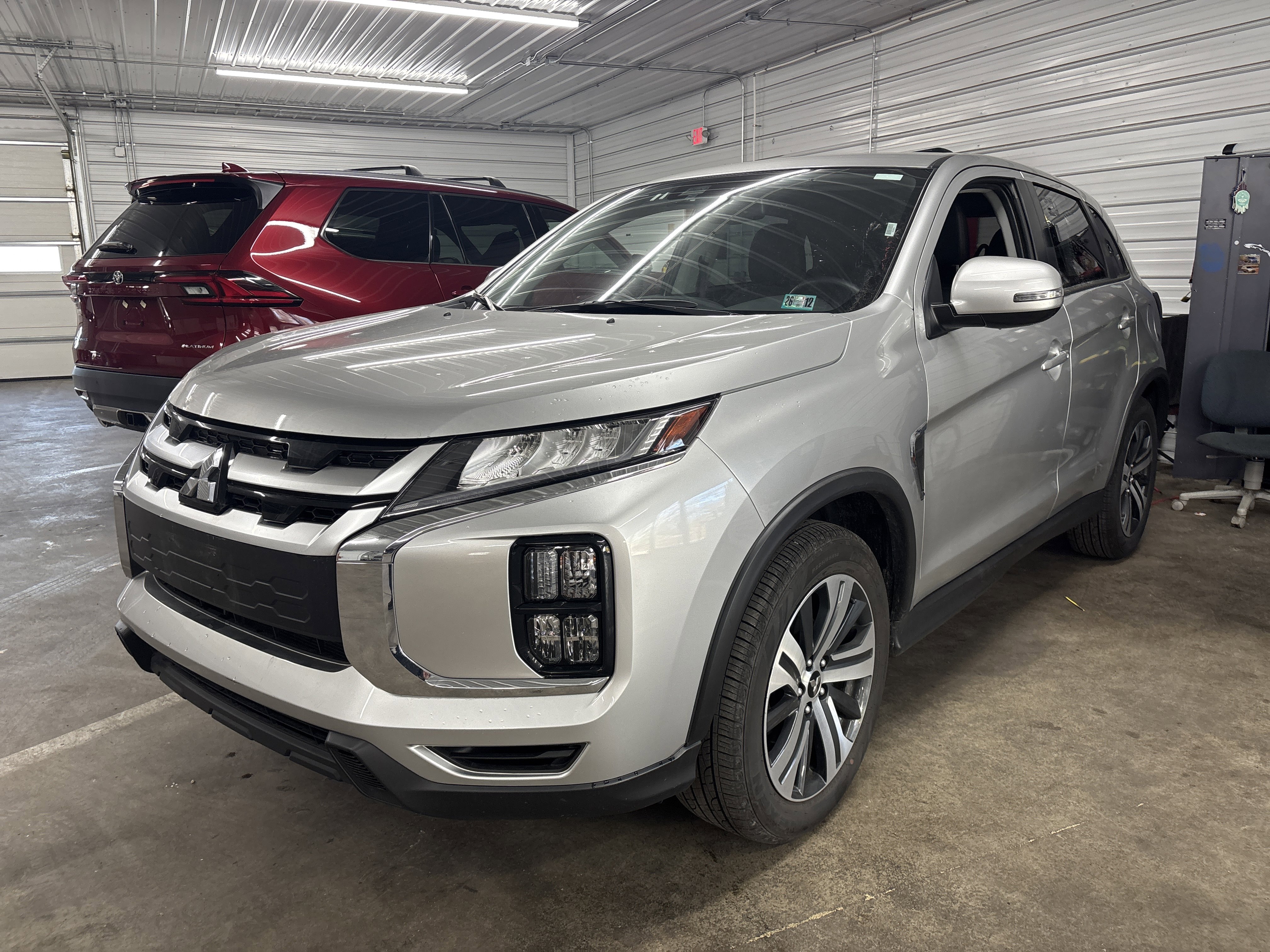 Used 2025 Mitsubishi Outlander Sport SE image 1