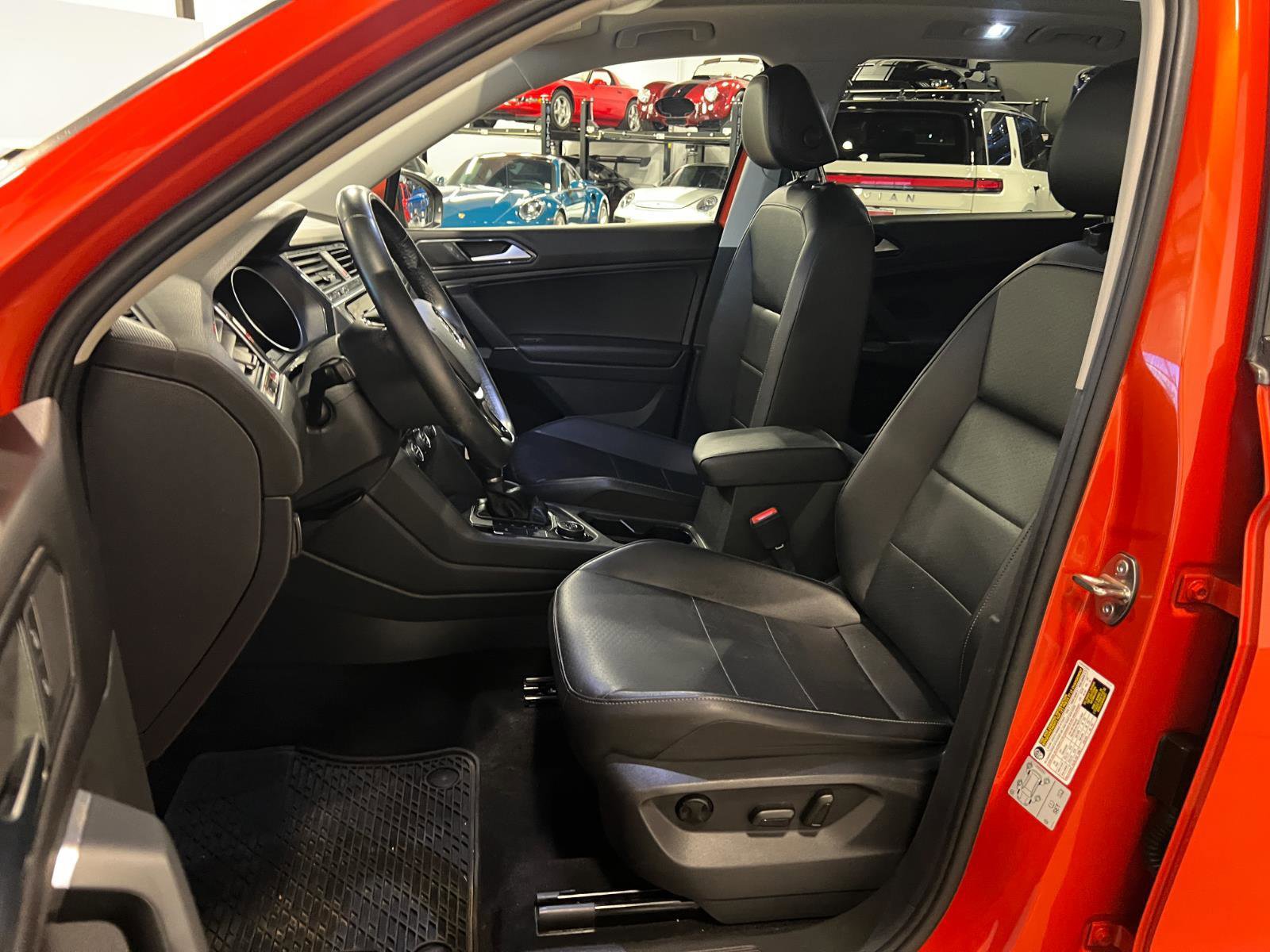 Used 2018 Volkswagen Tiguan SEL AWD/4WD image 9