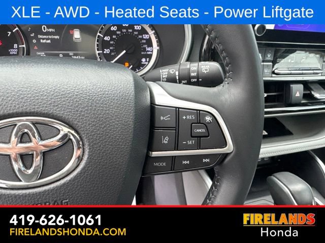 Used 2024 Toyota Highlander XLE AWD/4WD image 19