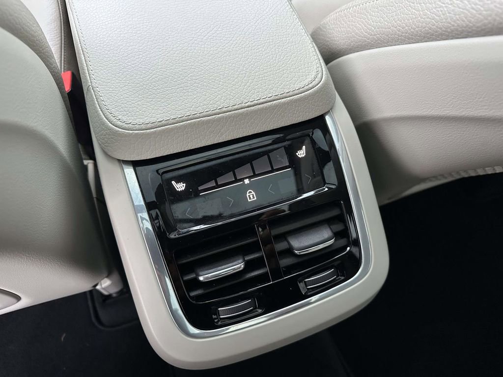 Used 2019 Volvo XC90 T6 Momentum w/ Advanced Package image 14