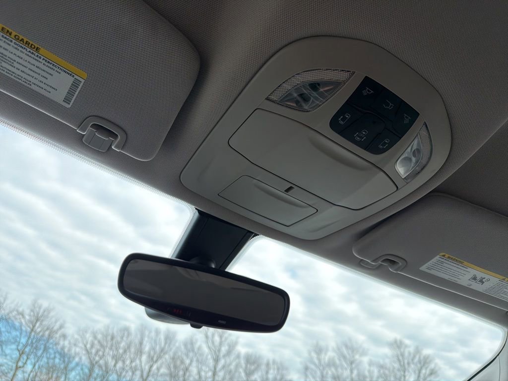 Used 2017 Chrysler Pacifica Touring image 13