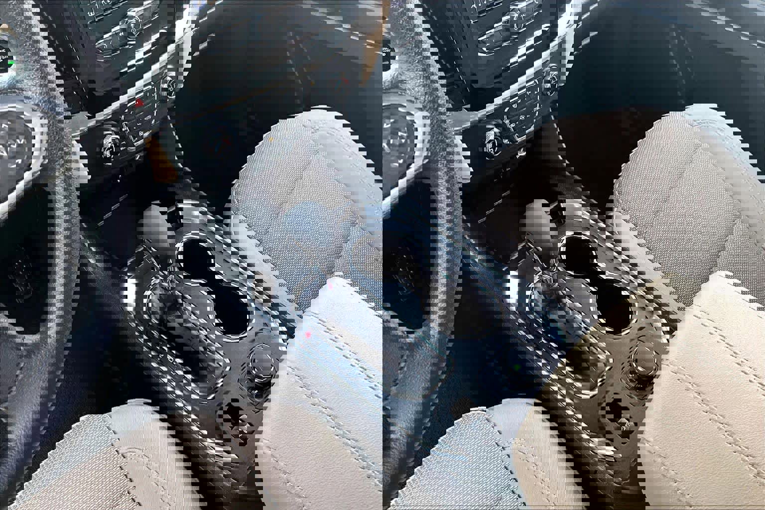 Used 2022 Chevrolet Traverse LS FWD image 17