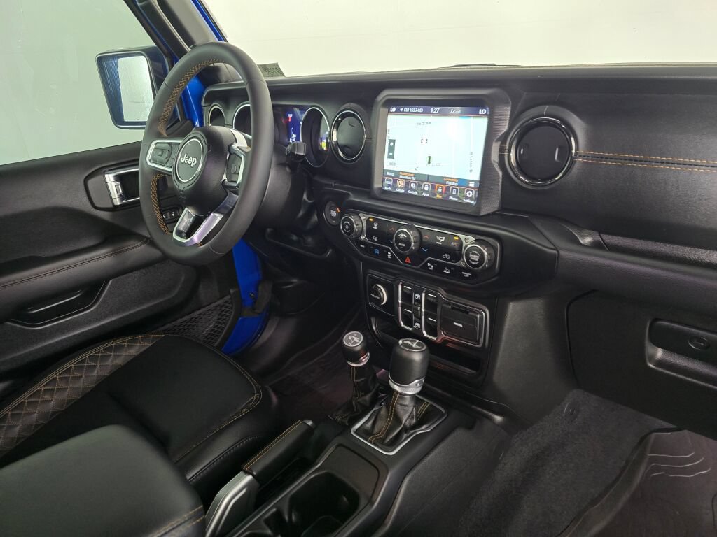 Used 2023 Jeep Wrangler Unlimited Sahara AWD/4WD image 42