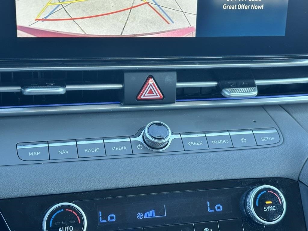 Used 2024 Hyundai Elantra SEL image 17