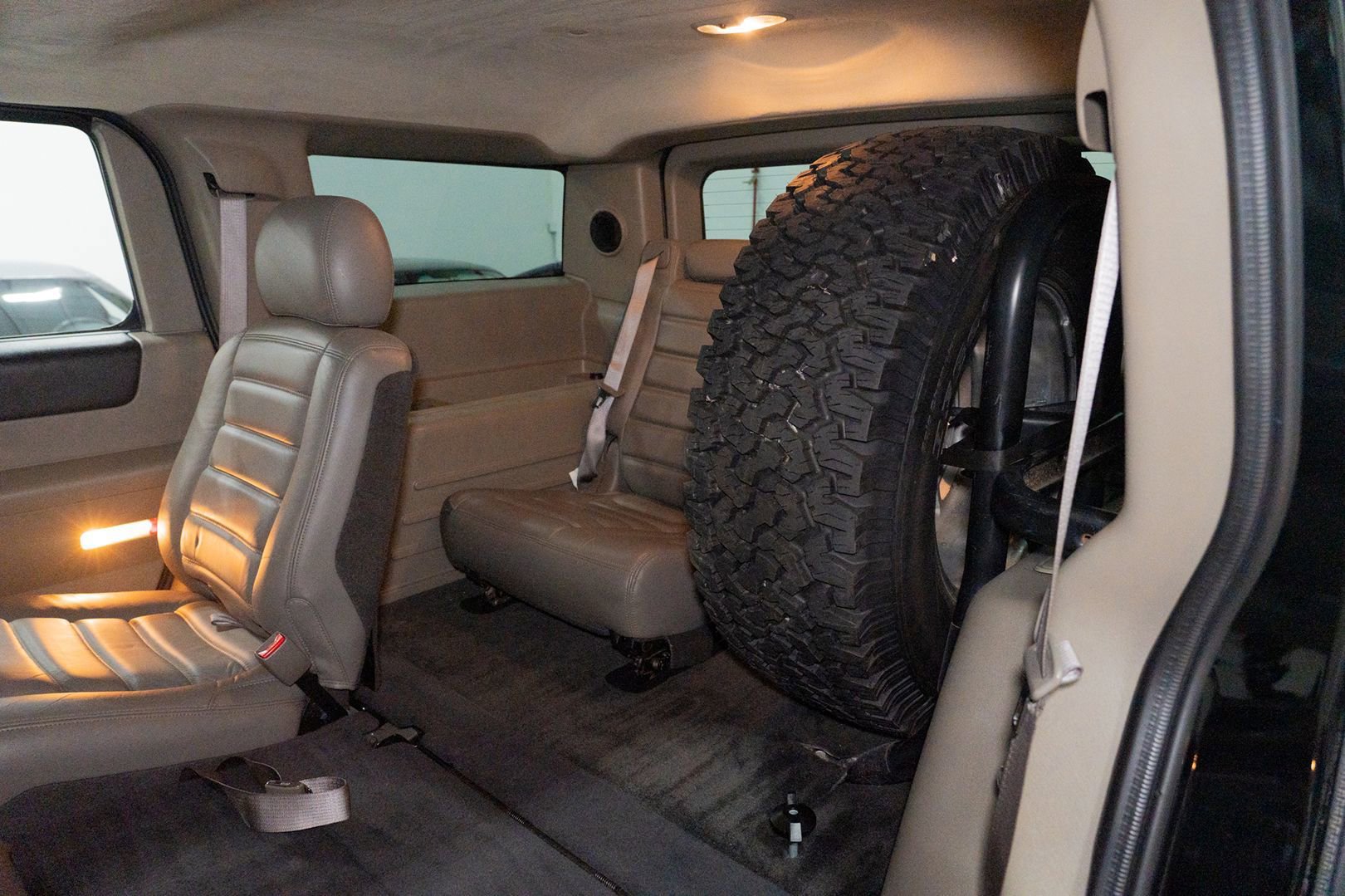 Used 2003 HUMMER H2 w/ Preferred Equipment Group image 28