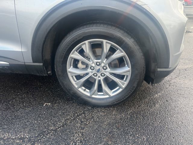 Used 2022 Ford Explorer XLT w/ Equipment Group 202A image 7