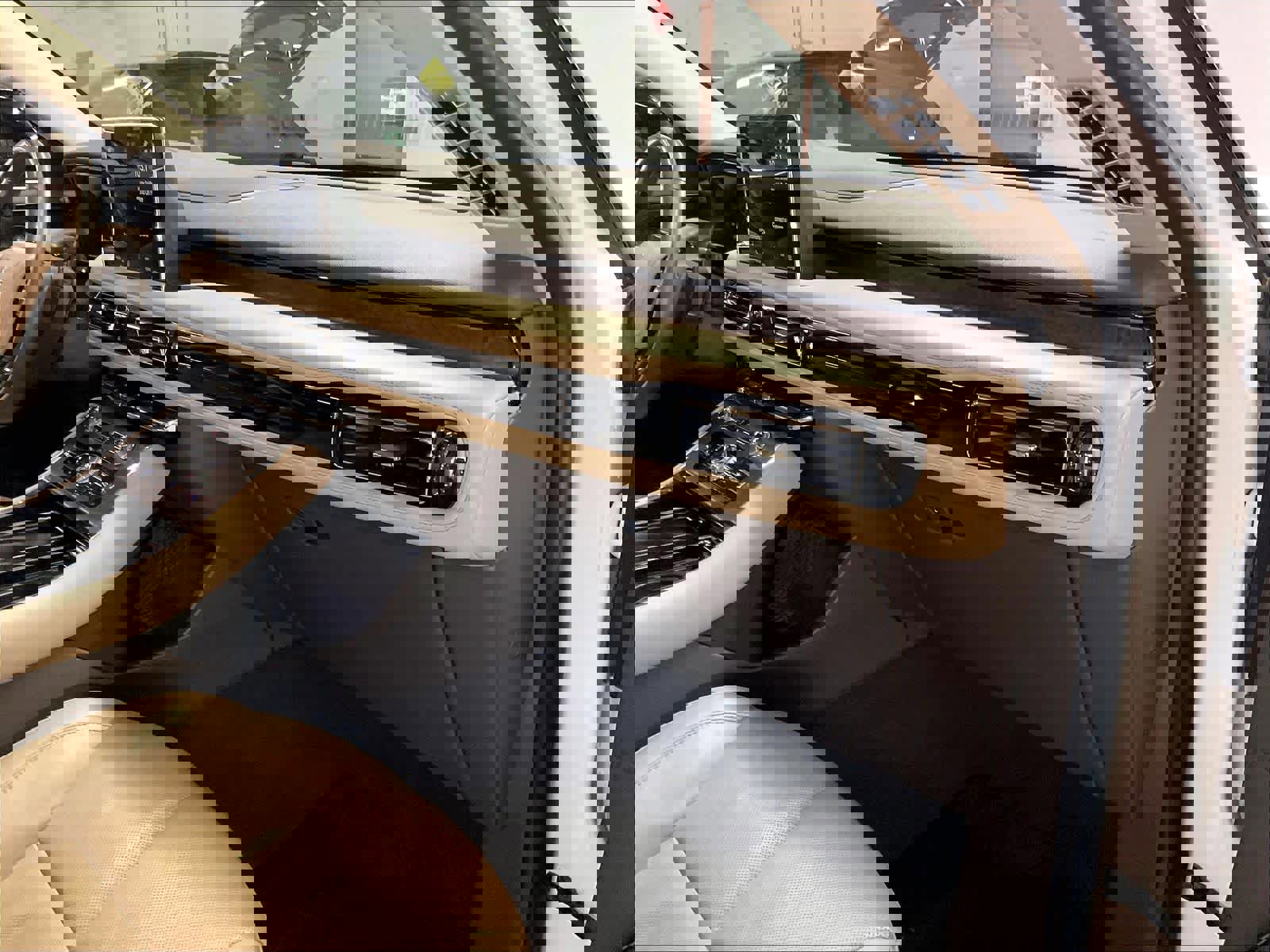 Used 2022 Lincoln Aviator Reserve w/ Equipment Group 201A image 17