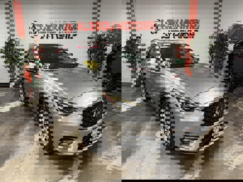 Used 2019 INFINITI QX30 w/ Cargo Package image 1