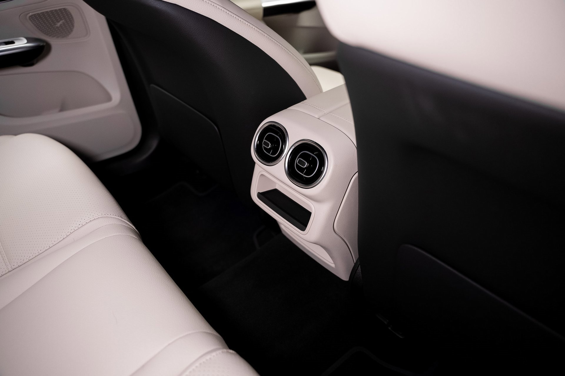 Used 2025 Mercedes-Benz GLC 350e 4MATIC image 69