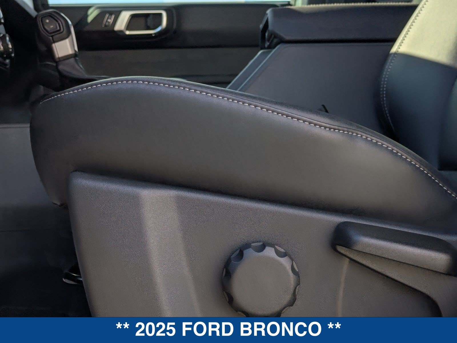 Used 2025 Ford Bronco Badlands AWD/4WD image 54