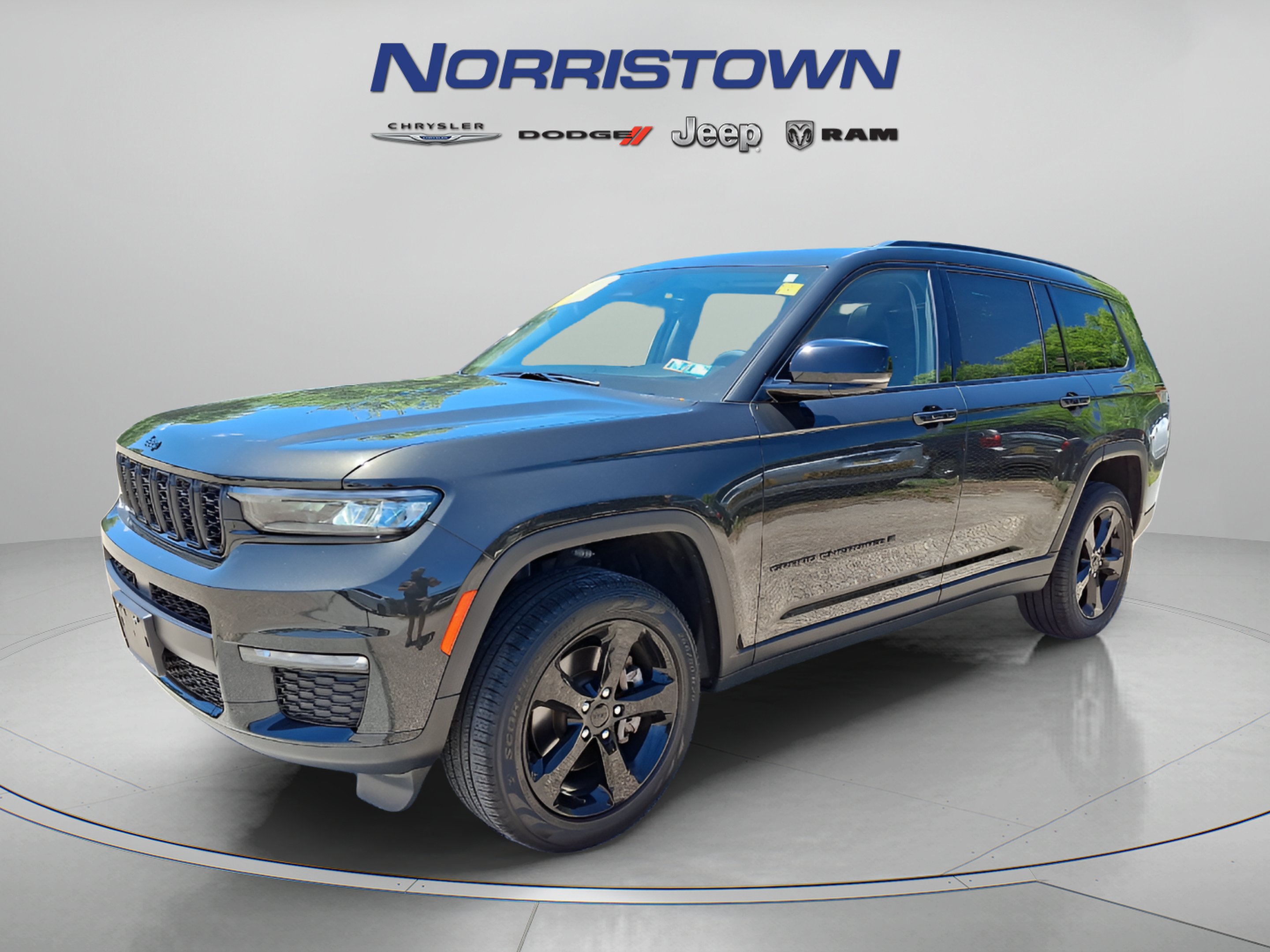 Certified 2023 Jeep Grand Cherokee L Limited w/ Black Appearance Package AWD/4WD image 3