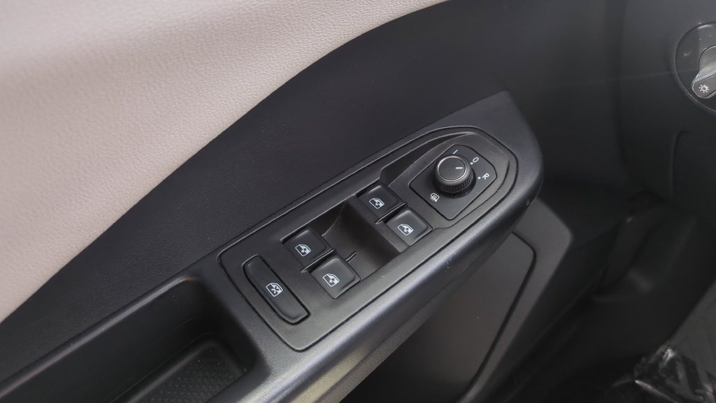 Used 2025 Volkswagen Taos S AWD/4WD image 17