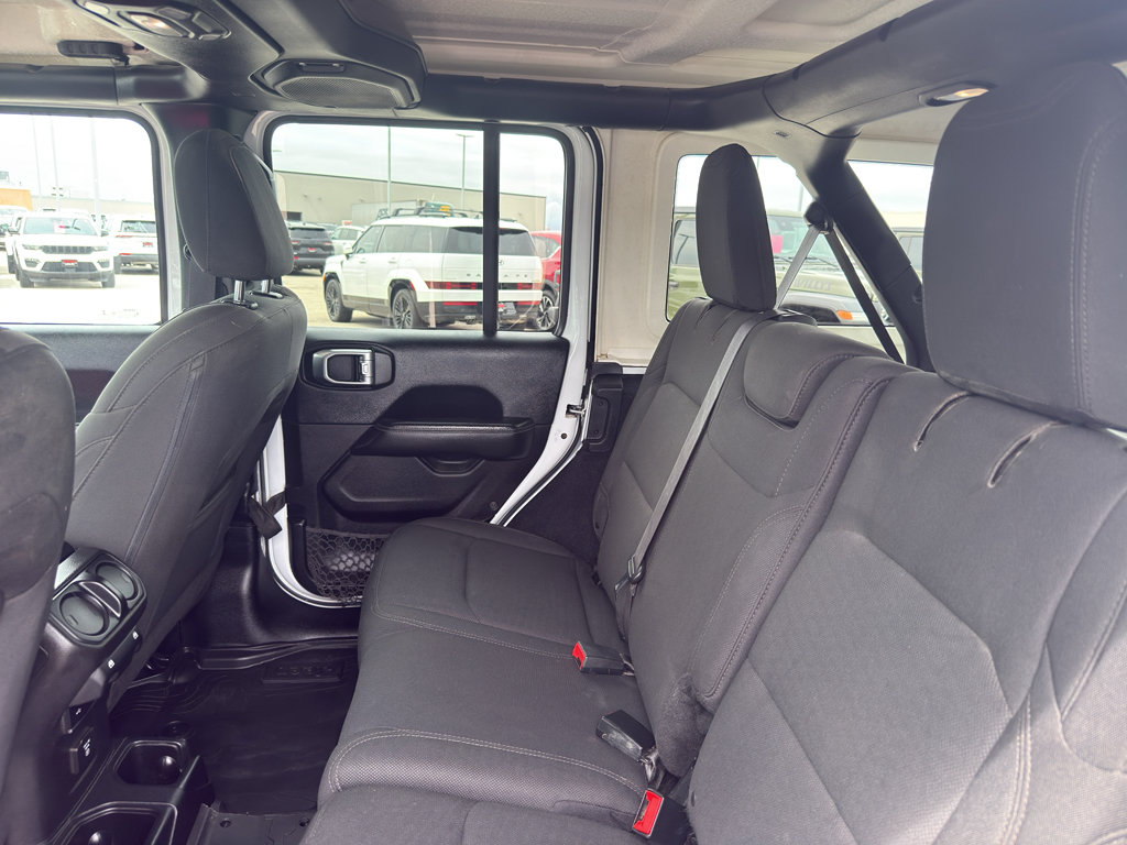 Used 2018 Jeep Wrangler Unlimited Sahara AWD/4WD image 32