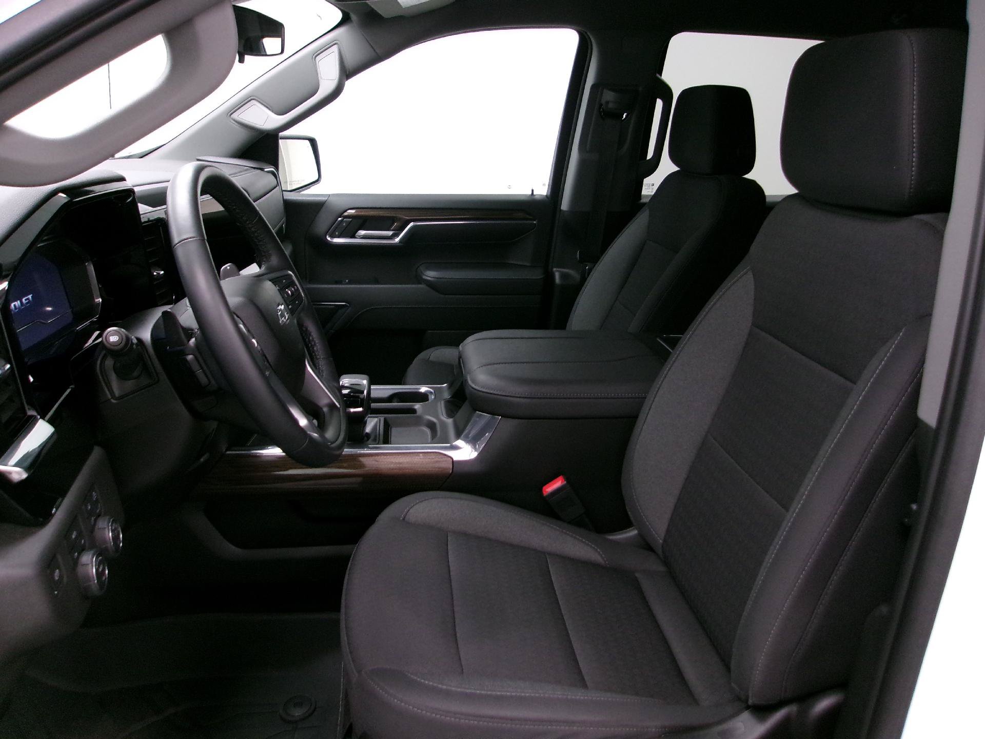 Used 2023 Chevrolet Silverado 1500 RST w/ Redline Edition AWD/4WD image 7