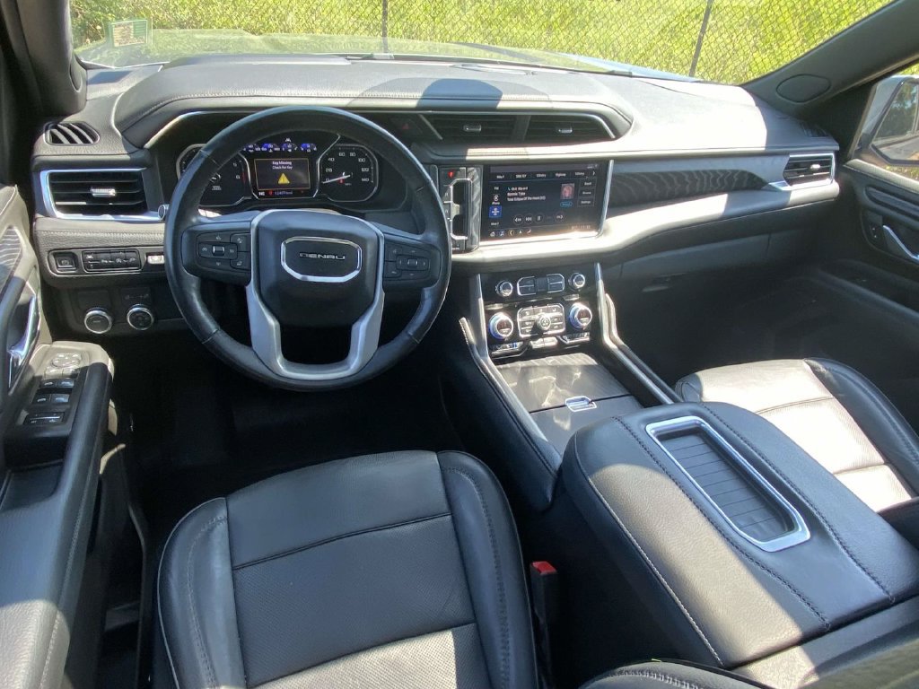 Used 2021 GMC Yukon Denali w/ Denali Premium Package RWD image 17